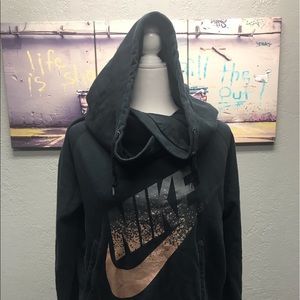 Nike sweatshirt women’s